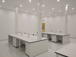 全鋼中央實驗臺（框架結構配推柜）